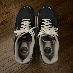 Like-new navy new balance 990s
